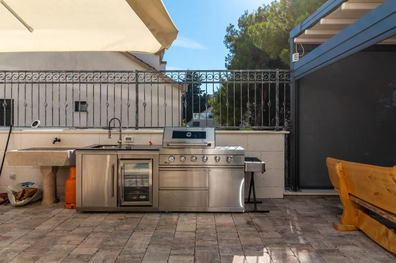 Apartment Villa Valentina With Pool Trogir Croatia