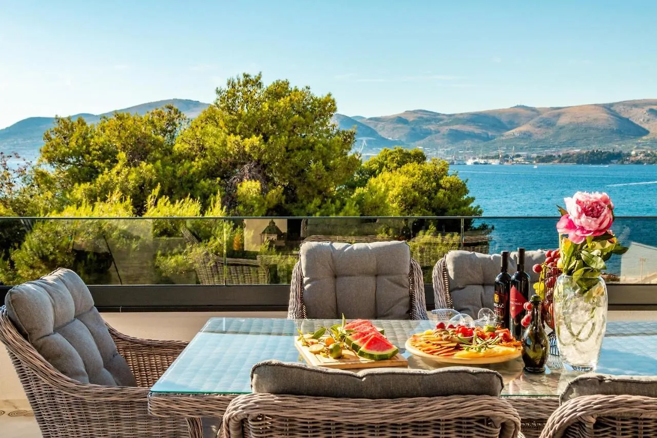 Apartment Villa Valentina With Pool Trogir
